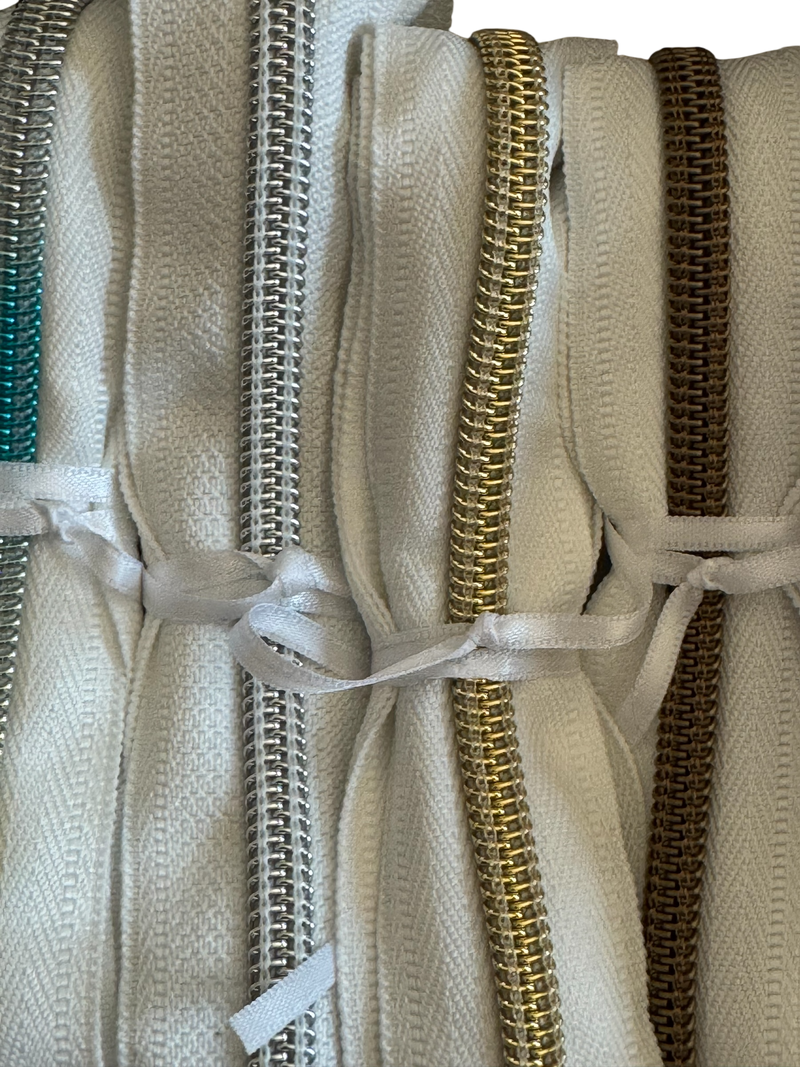 Kit cremalleras nylon blancas y negras con dientes metalizados