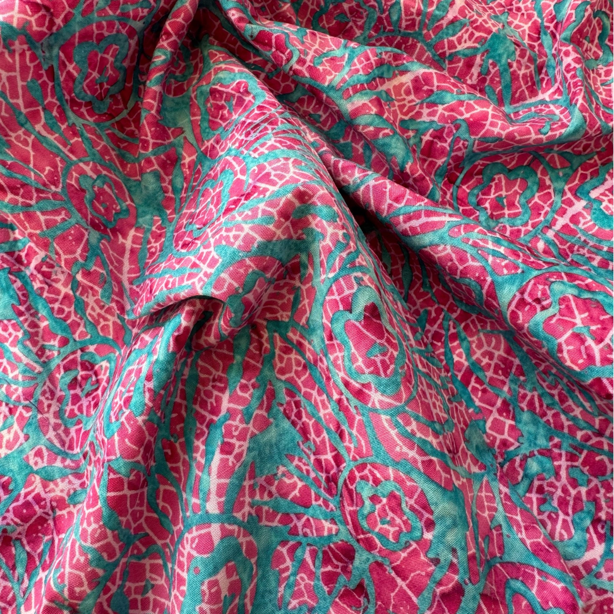 Tela batik coral marino fucsia y turquesa