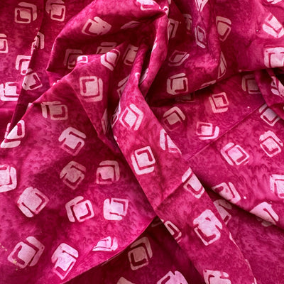 Tela batik cuadrados geométricos fucsia frambuesa