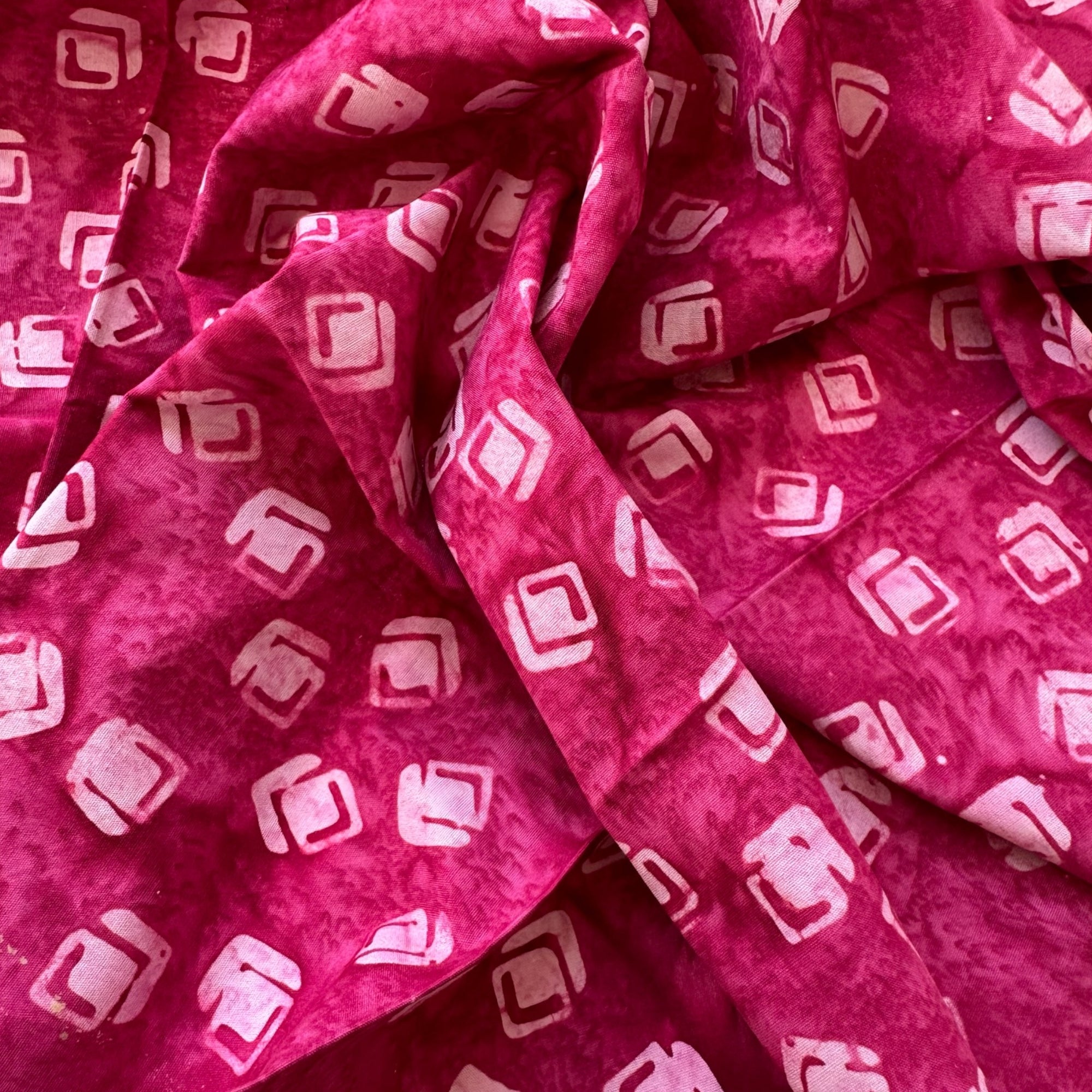 Fat quarter tela batik cuadrados redondeados fucsia frambuesa rosa
