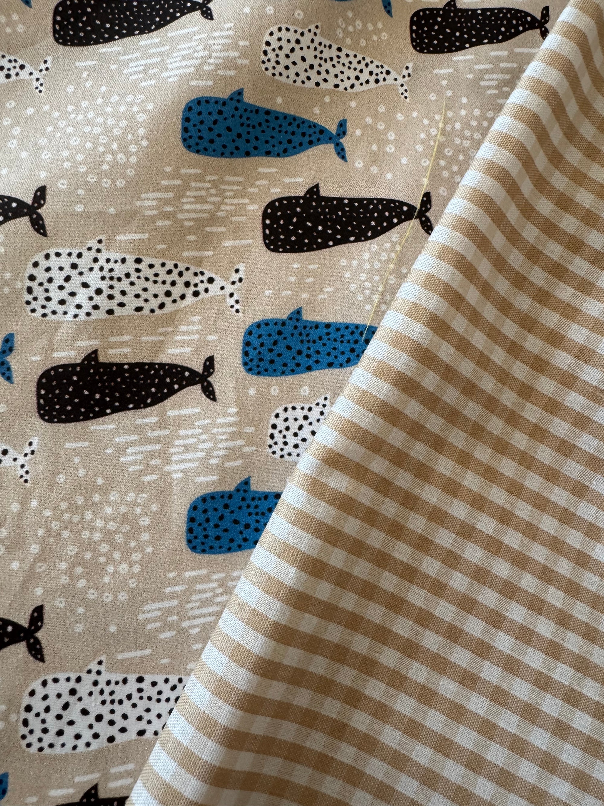 TELA ALGODÓN ESTAMPADO CACHALOTES – Fondo Beige