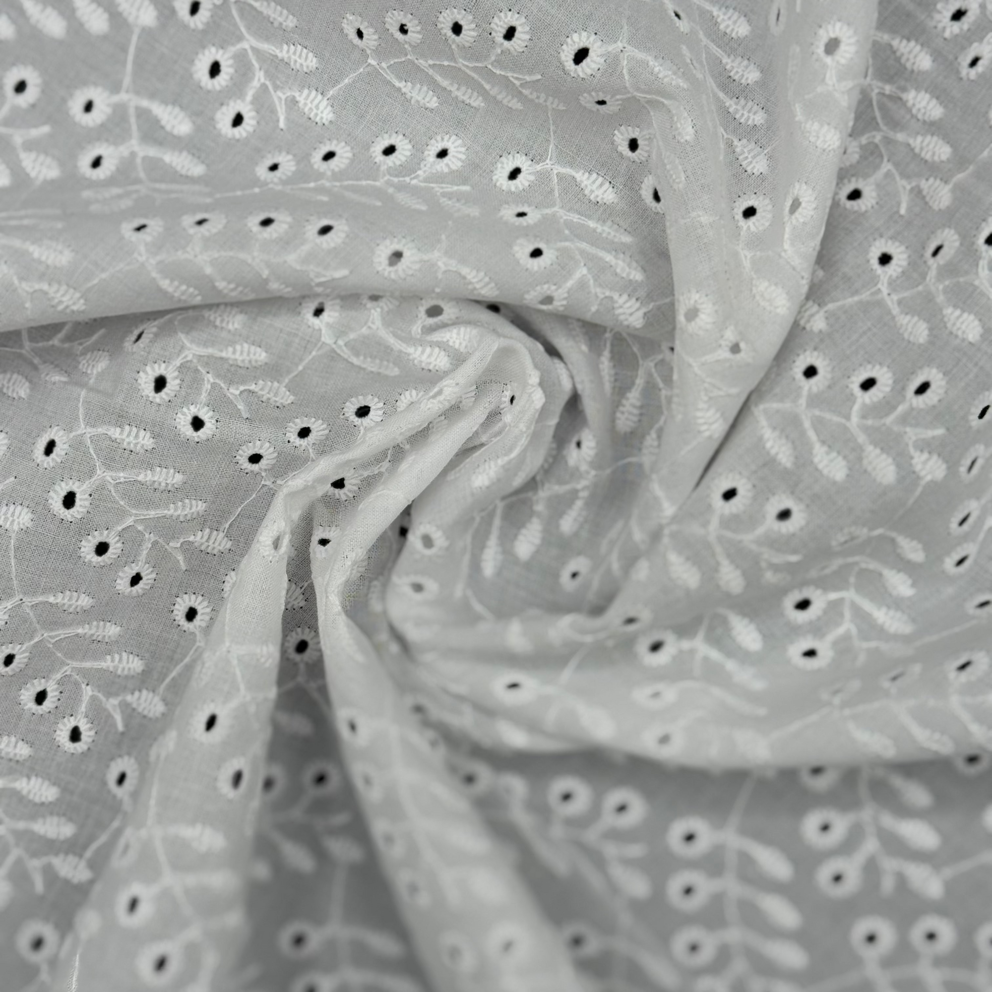 TELA BATISTA BORDADA FLOR