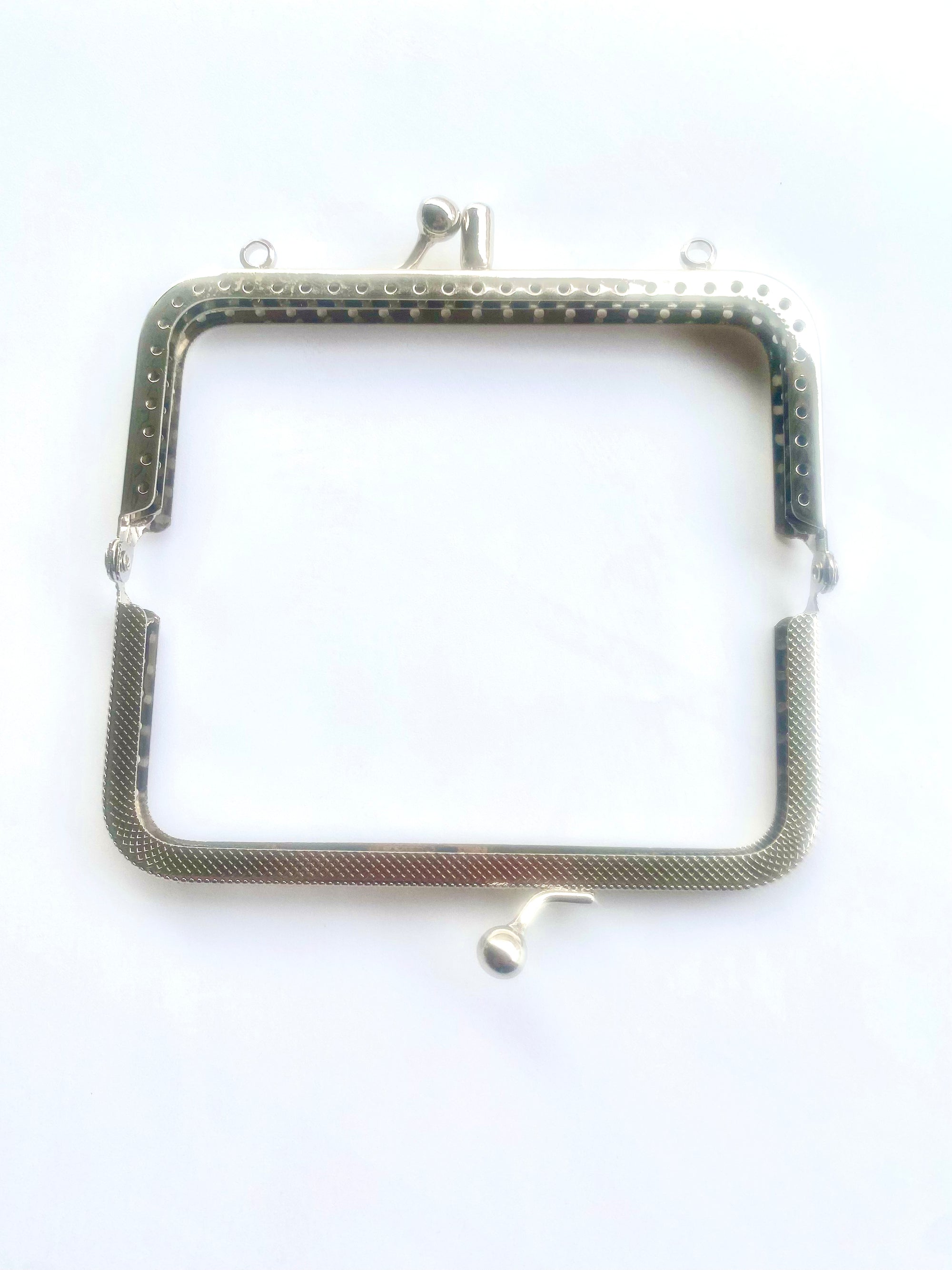 BOQUILLA METALICA PARA MONEDERO/BOLSO. DOBLE COMPARTIMENTO. PLATEADO. 12,5 CM