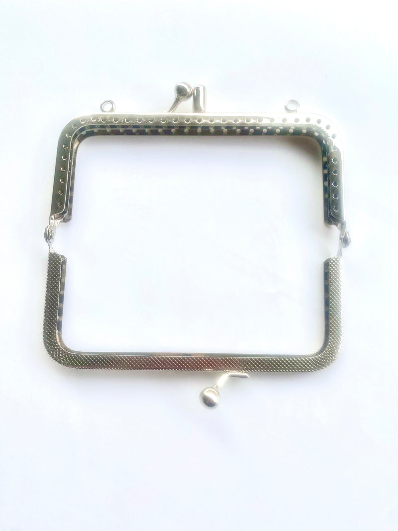 BOQUILLA METALICA PARA MONEDERO/BOLSO. DOBLE COMPARTIMENTO. PLATEADO. 12,5 CM