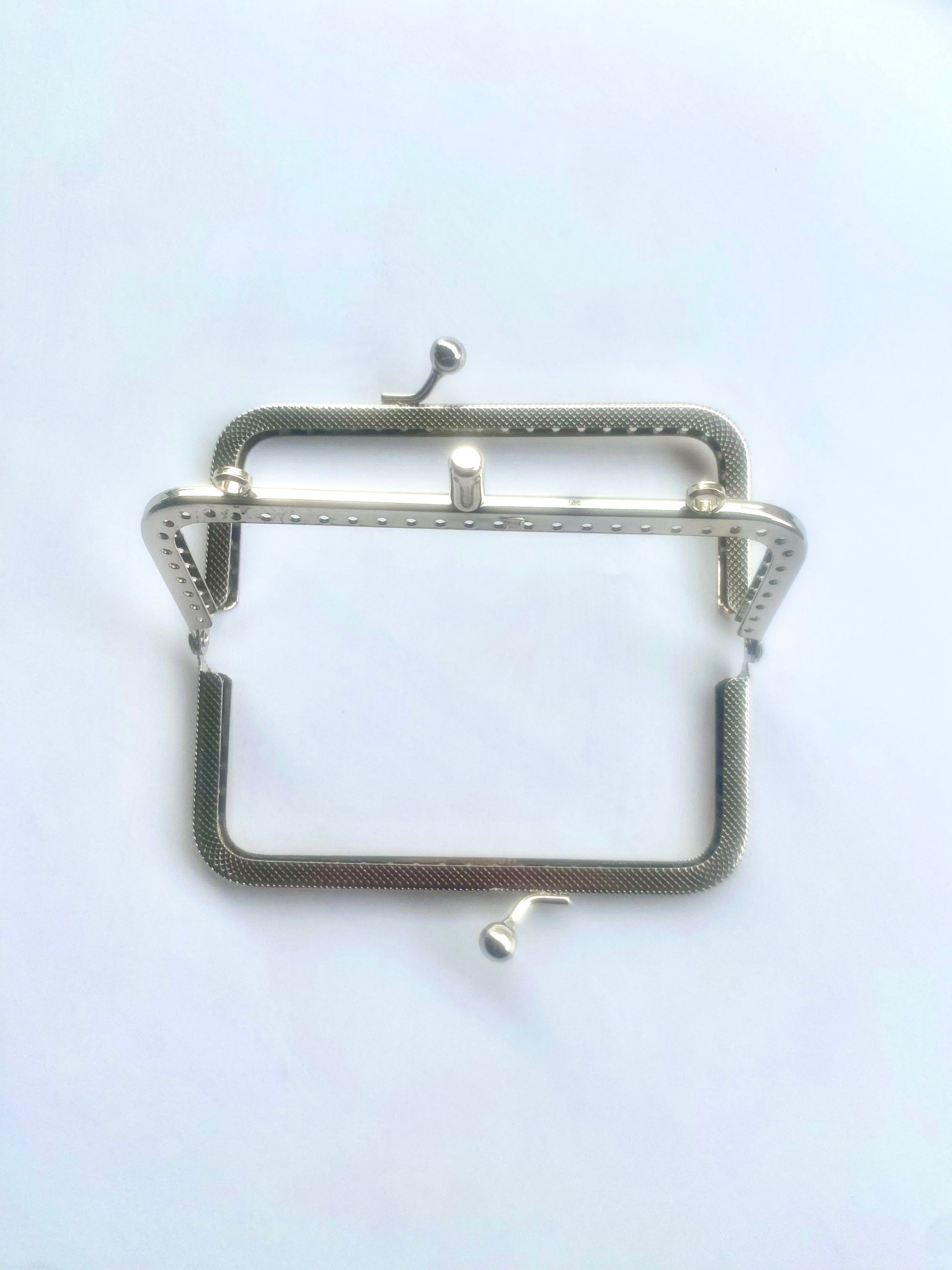 BOQUILLA METALICA PARA MONEDERO/BOLSO. DOBLE COMPARTIMENTO. PLATEADO. 12,5 CM