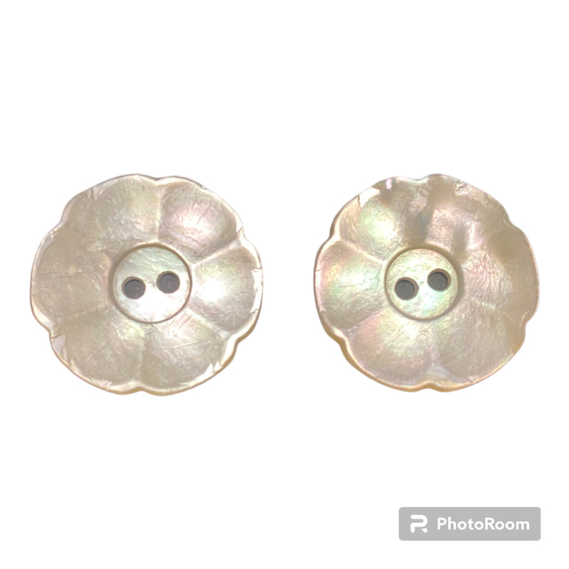PACK 2 BOTONES TALLADOS NÁCAR EN FORMA DE FLOR