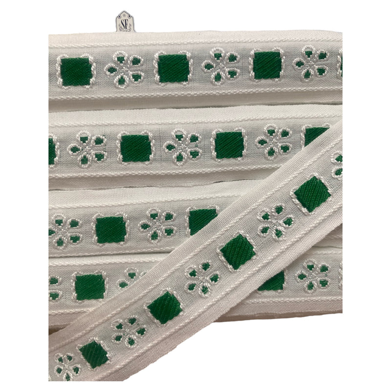 CUBRECOSTURAS JACQUARD BORDADO SUIZO