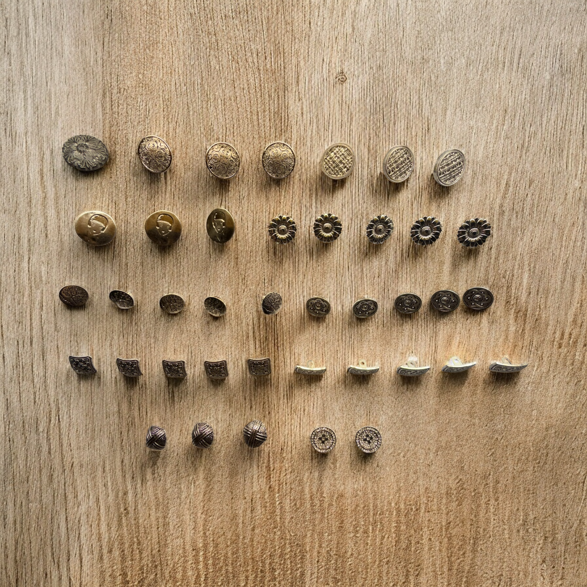 BOTONES METALICOS PLATEADOS