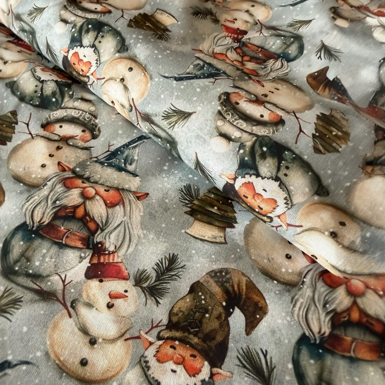 TELA NAVIDAD POPELIN ALGODON GNOMOS Y MUÑECOS DE NIEVE