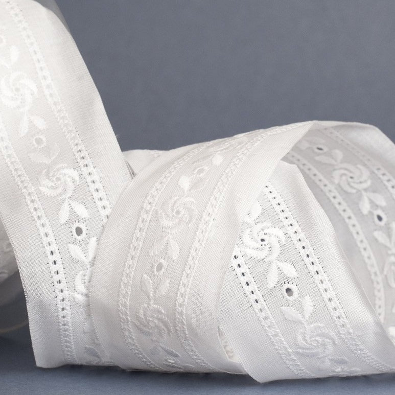 Tira bordada LUN16768