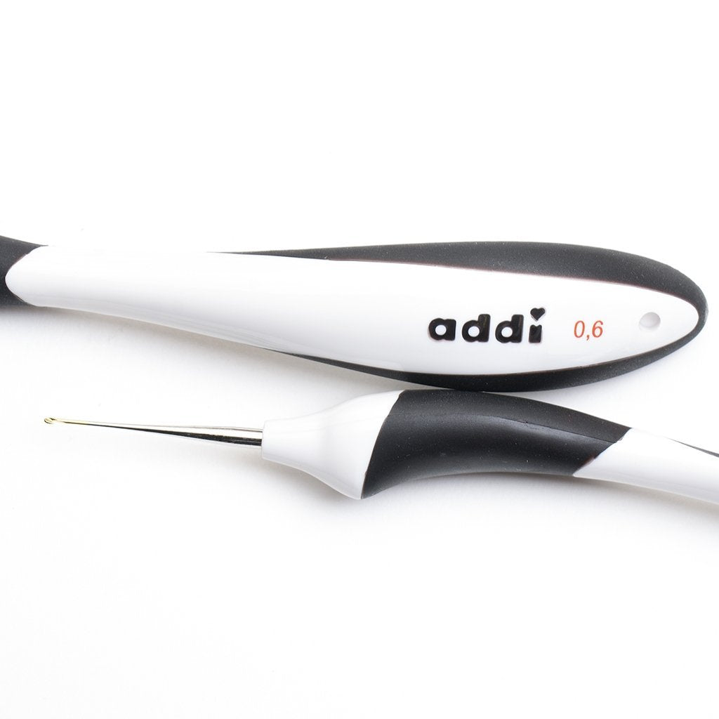 Agujas Addi de ganchillo extra finas con aluminio y mango