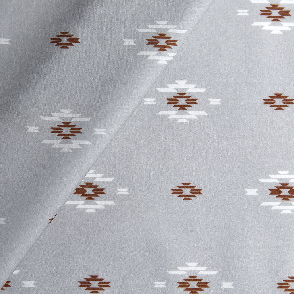 Tela estampada sioux print into the wild gris (CM)