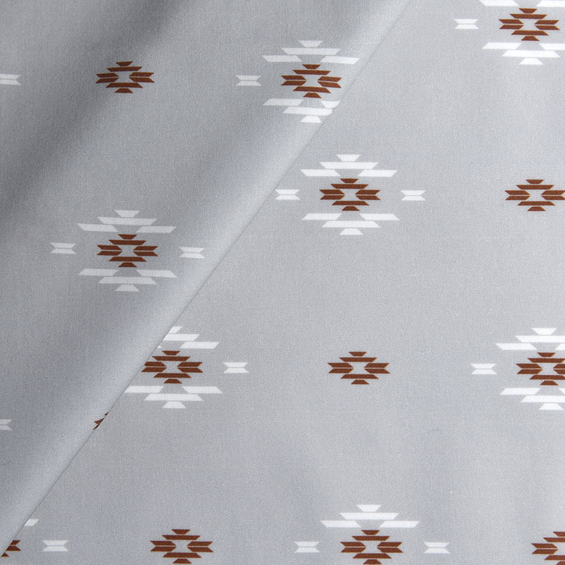 Tela estampada sioux print into the wild gris (CM)