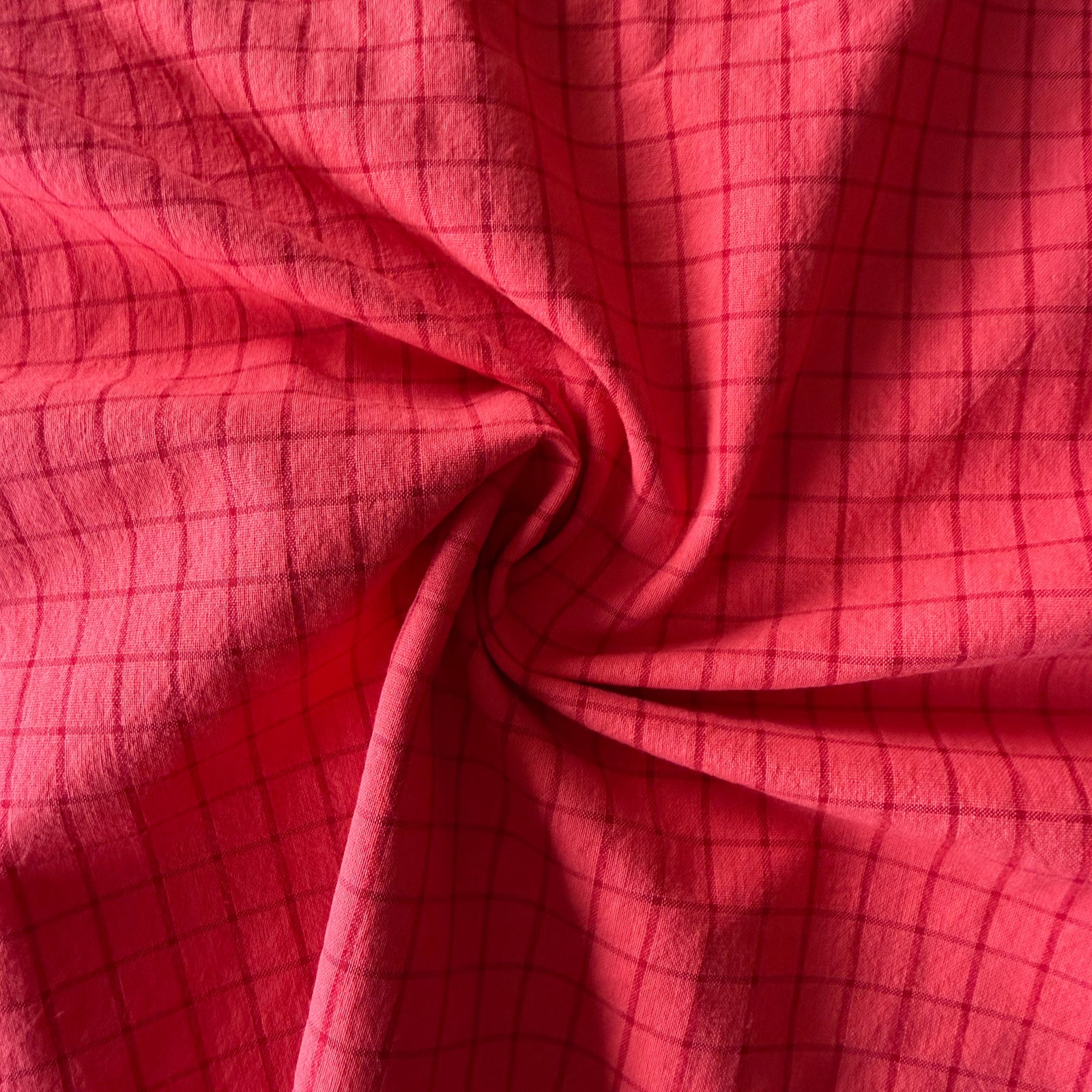 Tela 100% algodón cuadros rojos