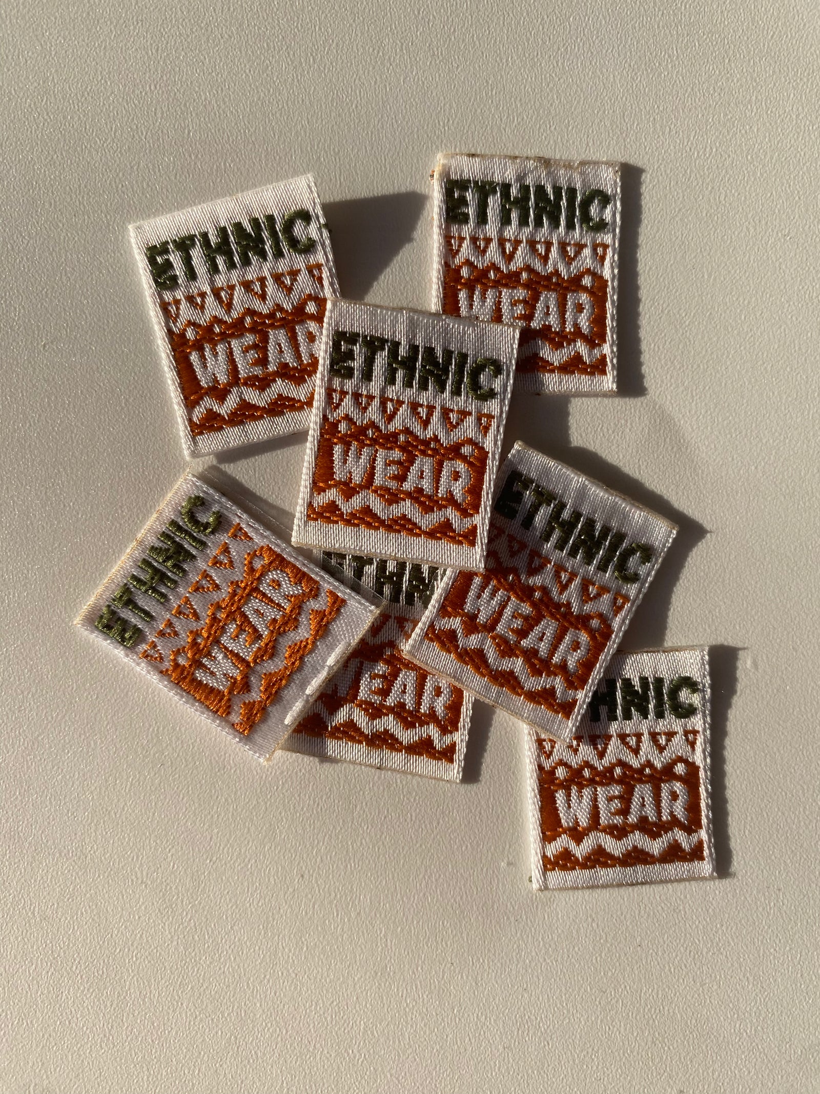 Etiqueta termoadhesiva tejida ETHNIC WEAR