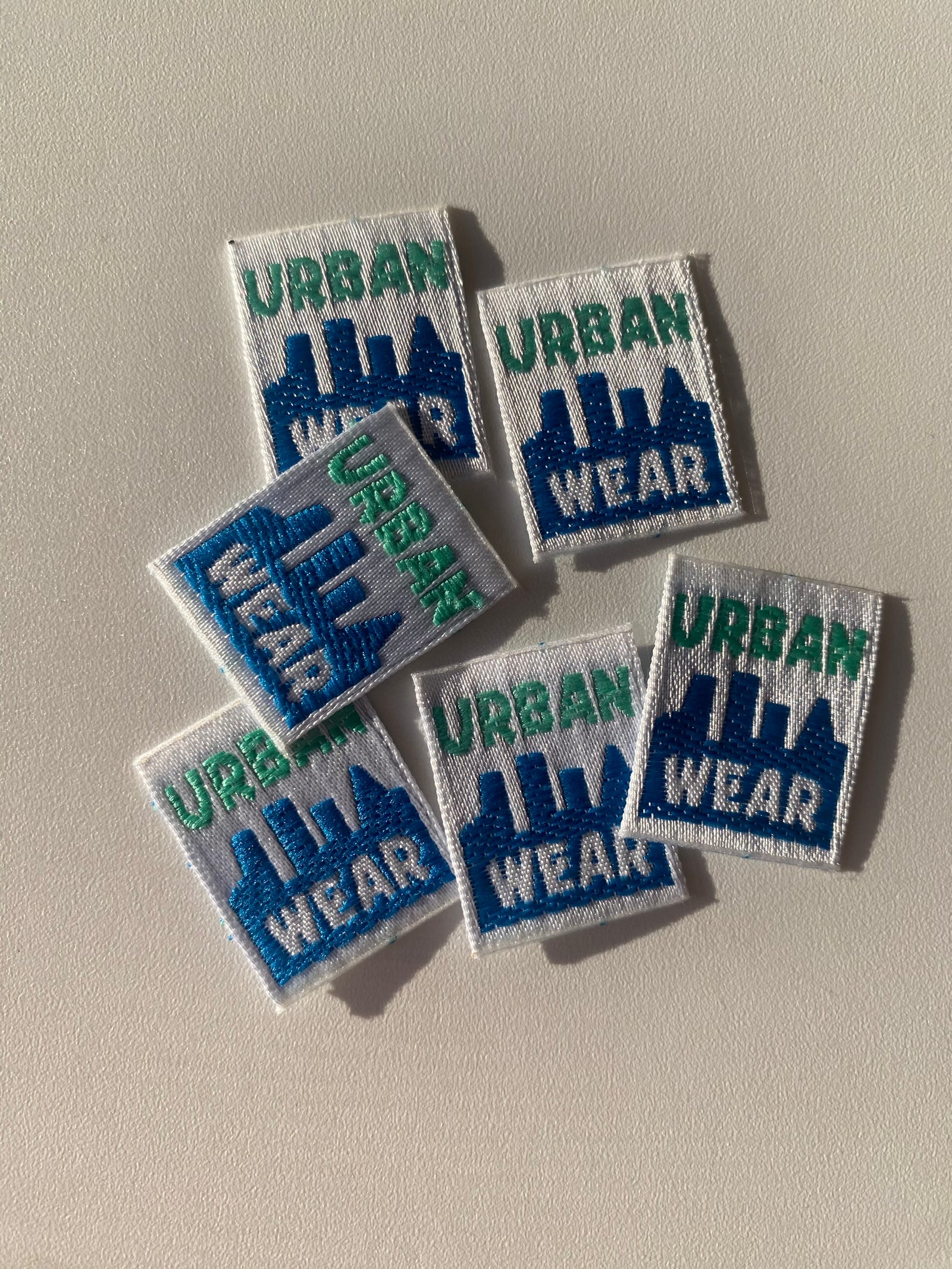Etiqueta termoadhesiva tejida URBAN WEAR