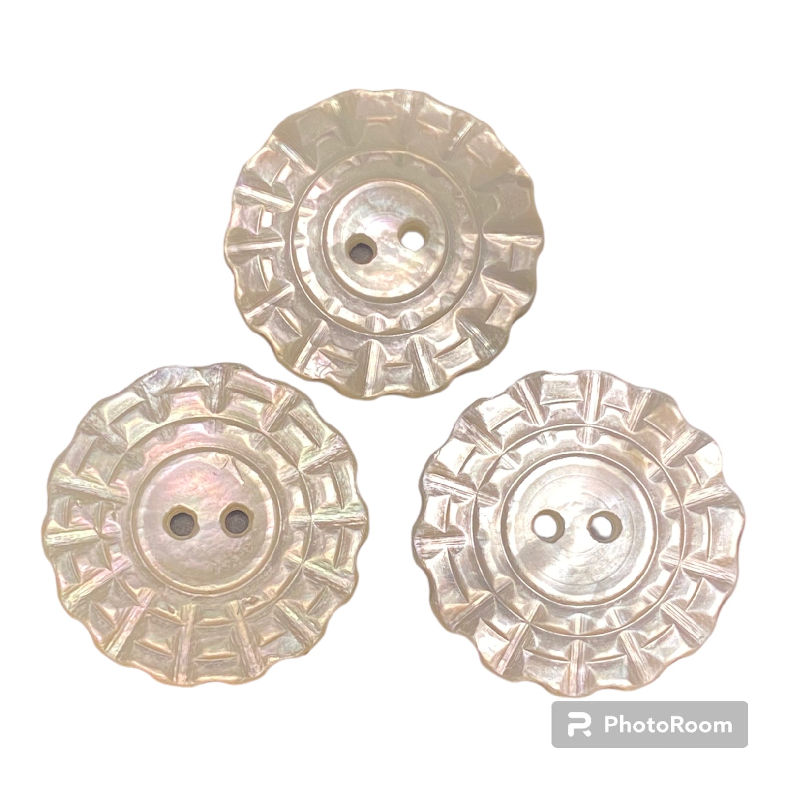 PACK 3 BOTONES TALLADOS NÁCAR