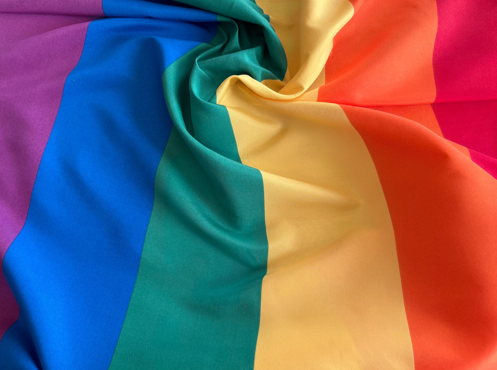 TELA BANDERA ARCO IRIS