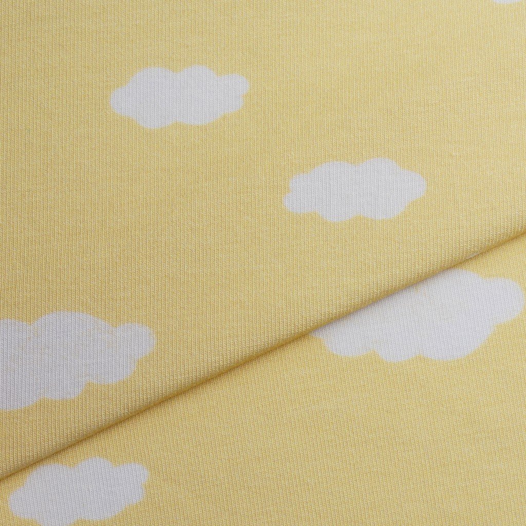 Punto estampado nubes