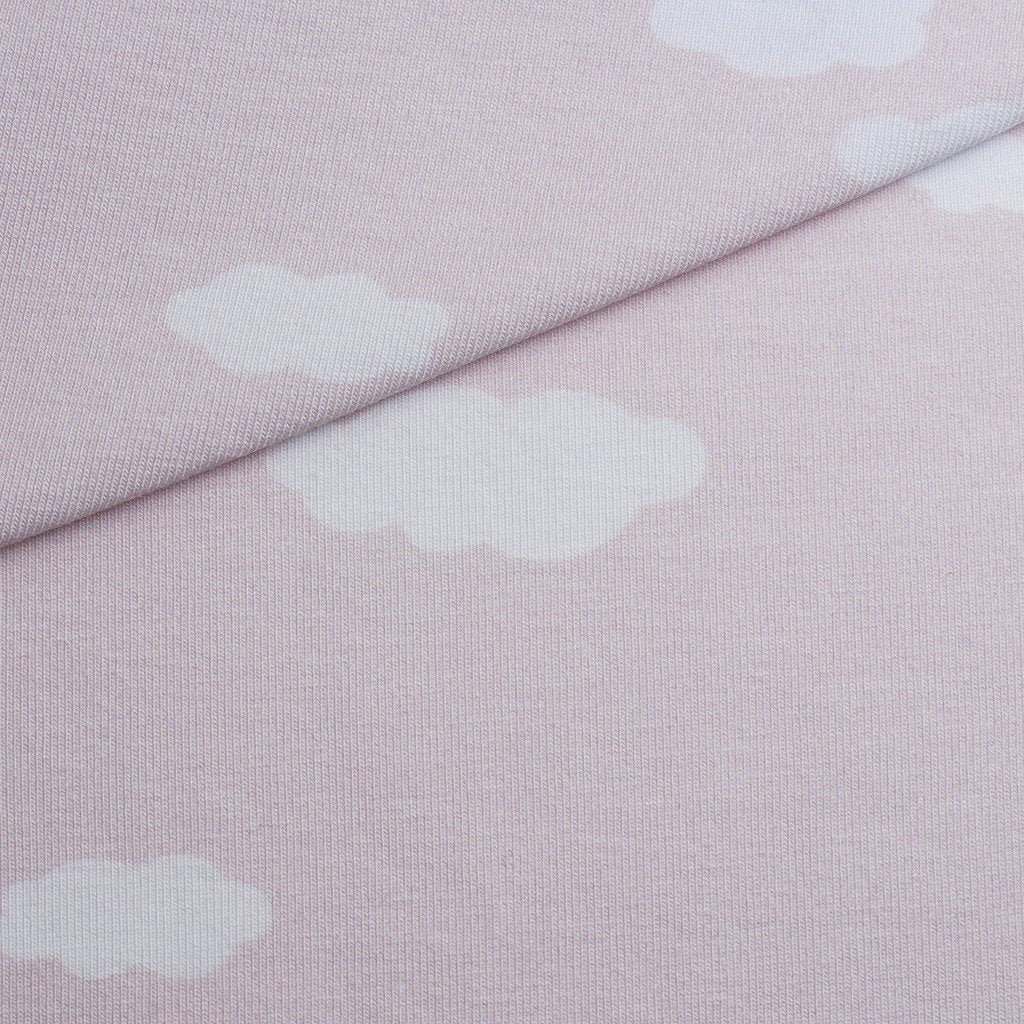 Punto estampado nubes